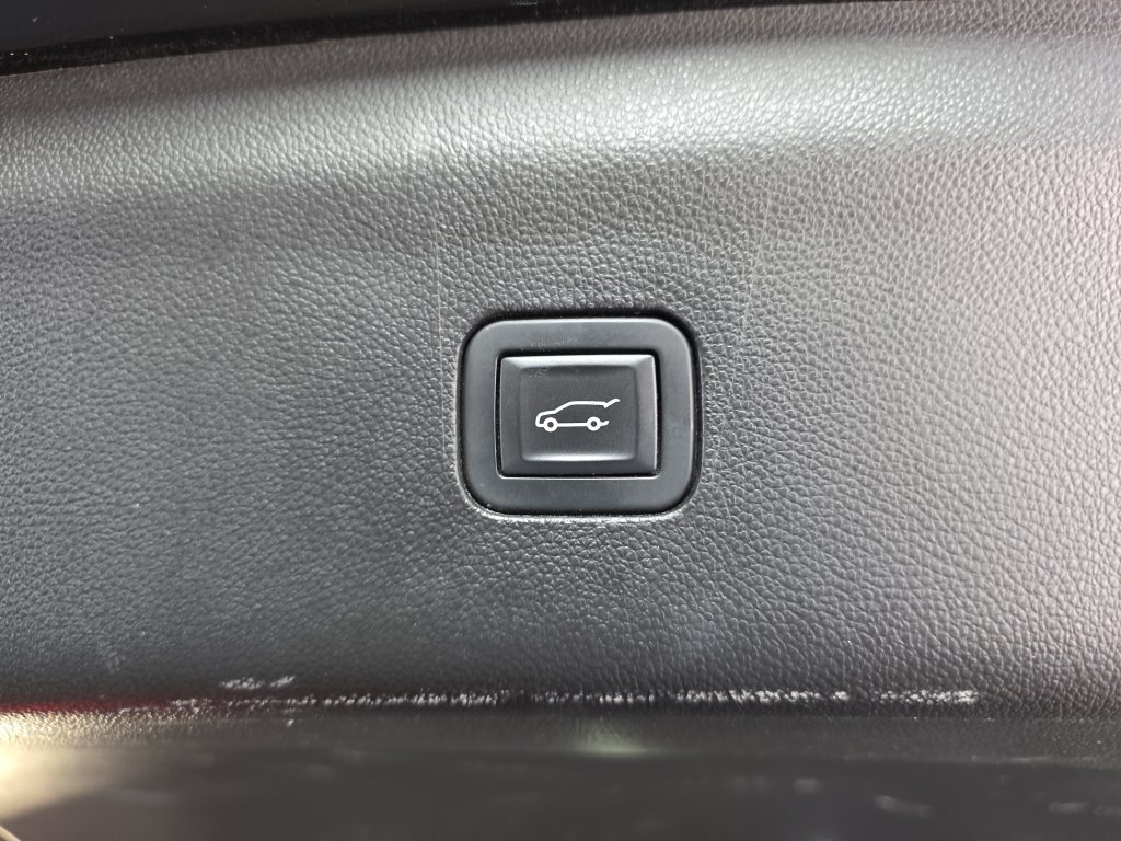 Used 2018 Buick Enclave Essence w/ Trailering Package FWD image 18