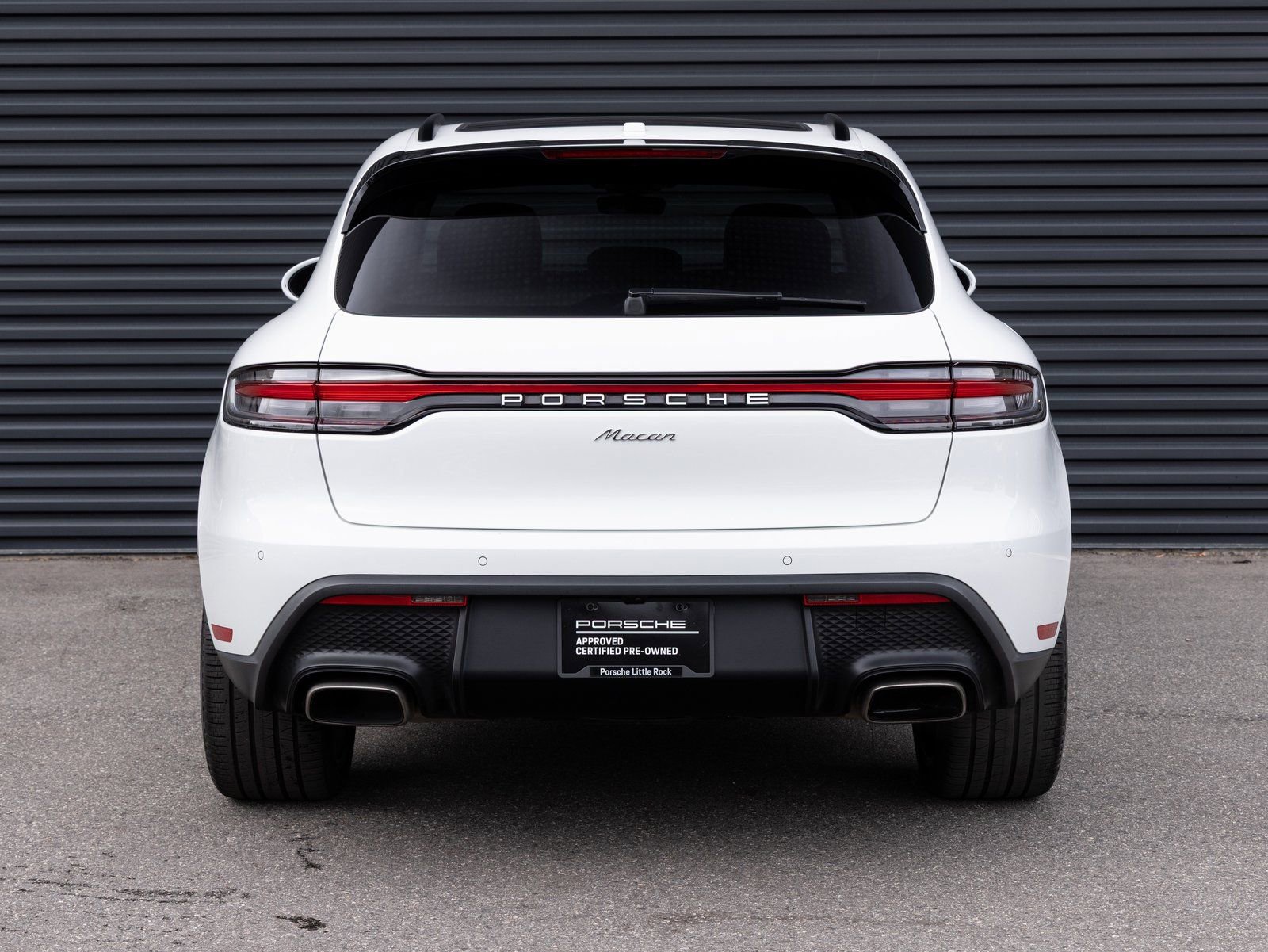 Certified 2024 Porsche Macan image 6