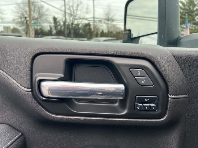 Used 2023 GMC Sierra 3500 Denali w/ Technology Package image 17