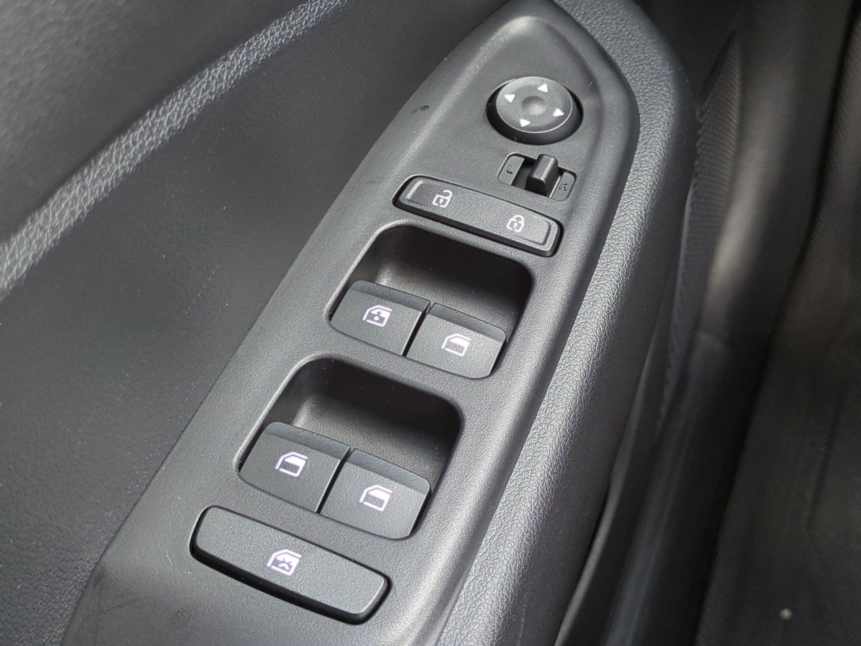 Certified 2025 Hyundai Venue Limited FWD image 20