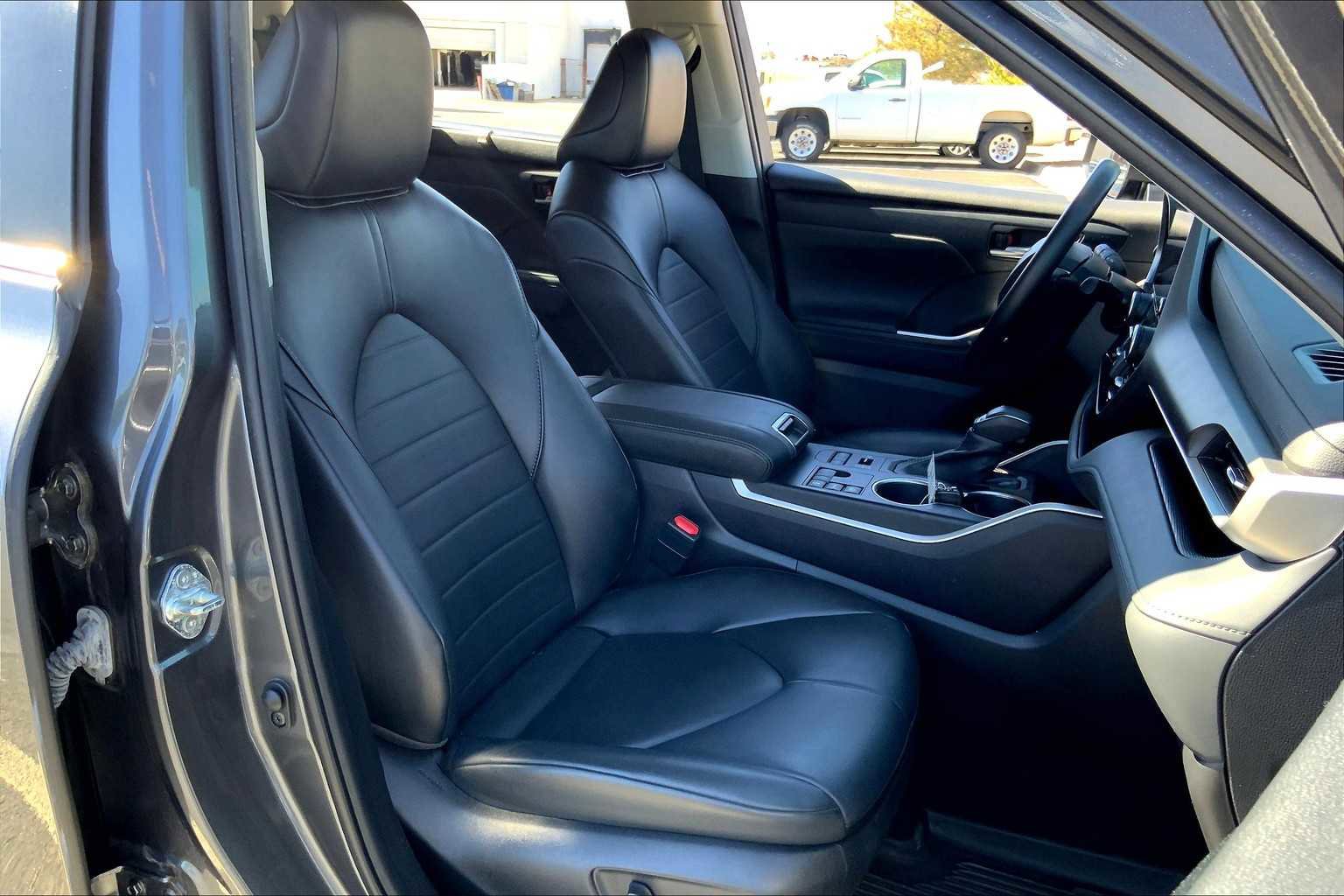Certified 2023 Toyota Highlander XLE image 7
