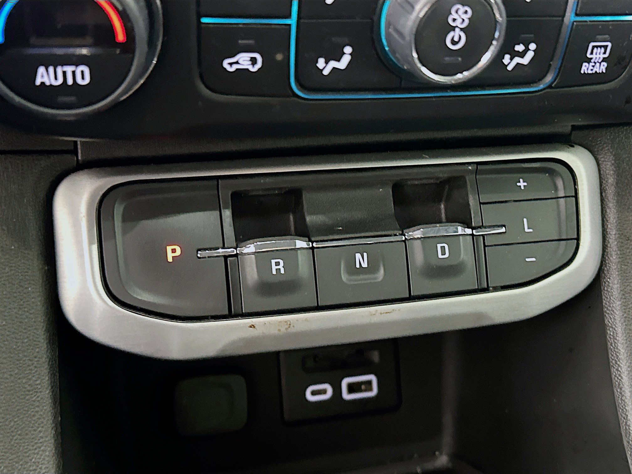 Used 2023 GMC Acadia SLE w/ Driver Convenience Package image 24