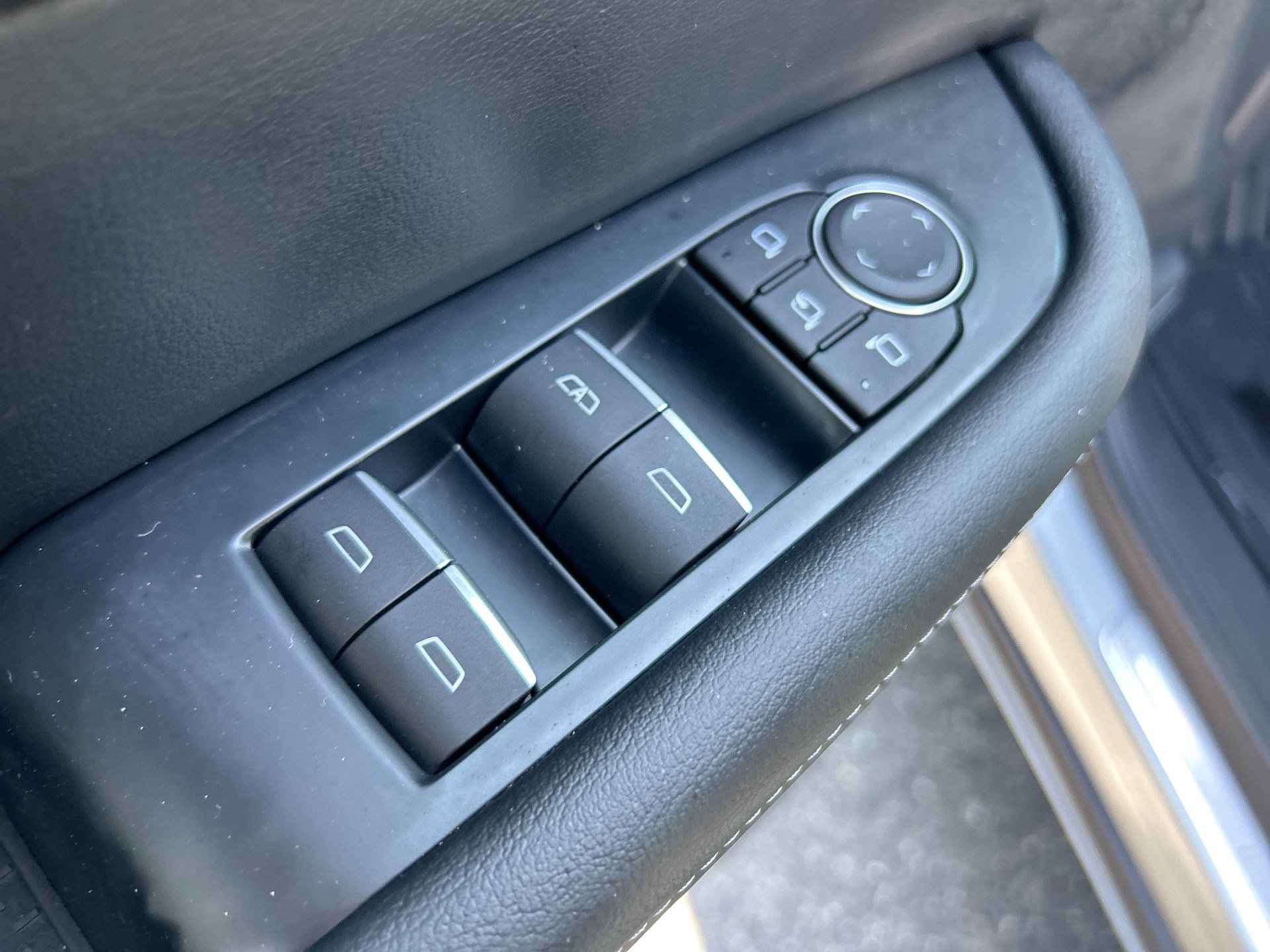 Used 2025 Buick Enclave Avenir image 15