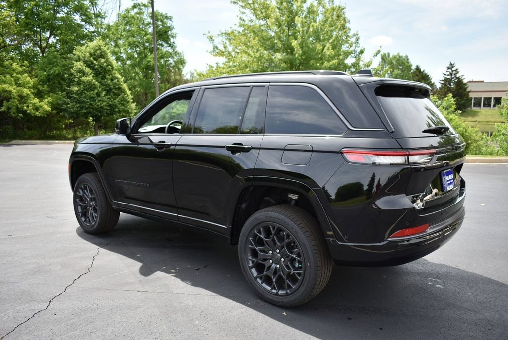 New 2026 Jeep Grand Cherokee Summit w/ Obsidian Package AWD/4WD image 8