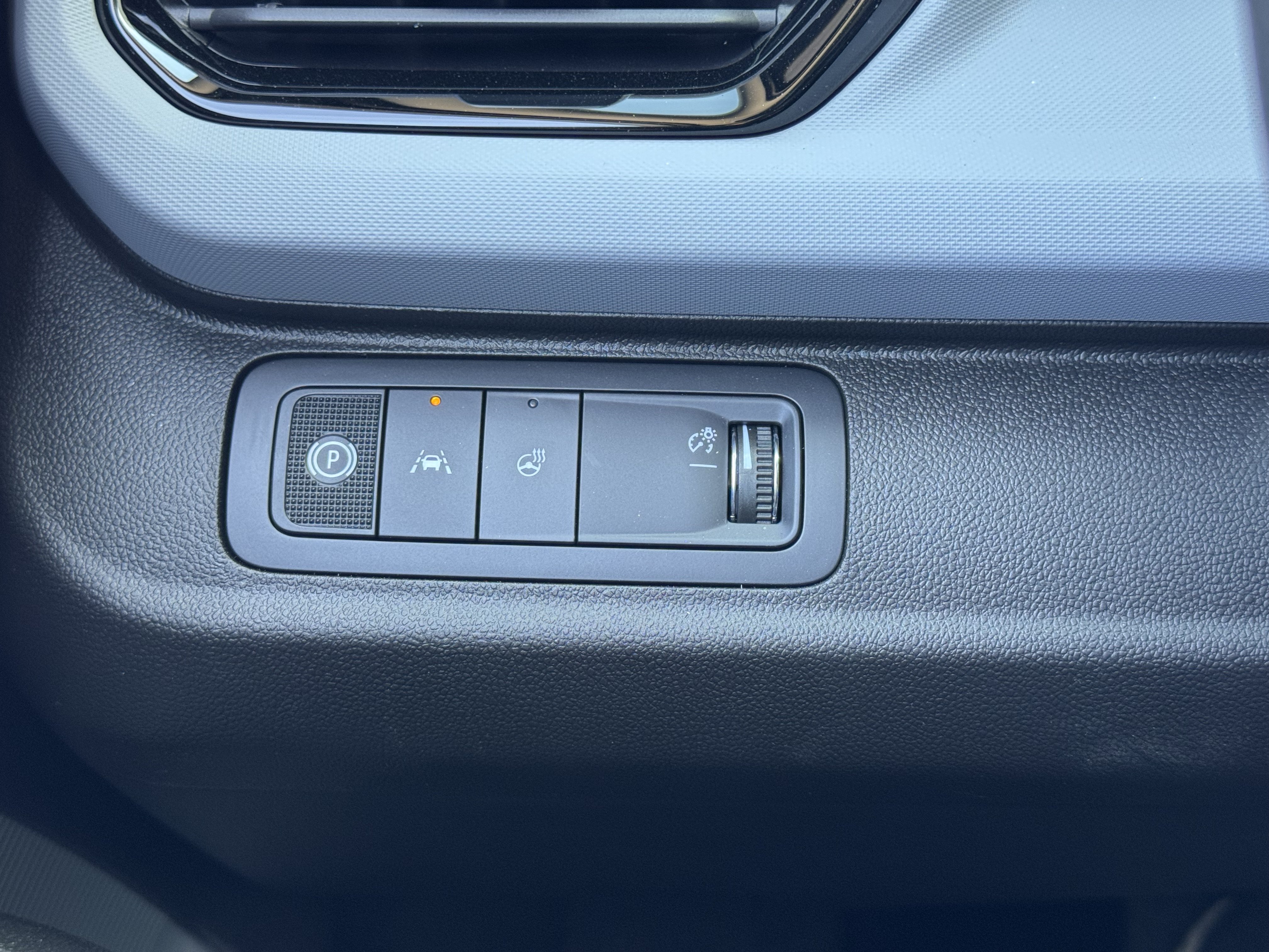New 2027 Chevrolet Bolt LT w/ Comfort Package FWD image 29
