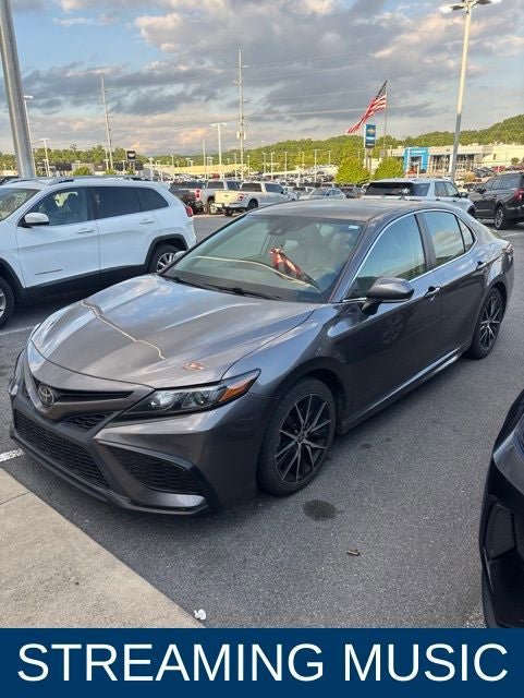 Used 2022 Toyota Camry SE w/ Convenience Package FWD image 4