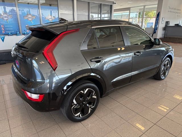 Used 2023 Kia Niro Wind w/ Wind Preserve Package FWD image 3