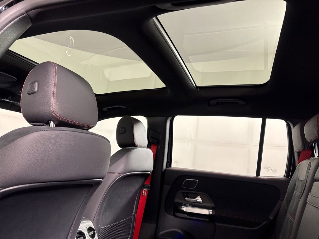 Used 2025 Mercedes-Benz GLB 35 AMG 4MATIC image 23