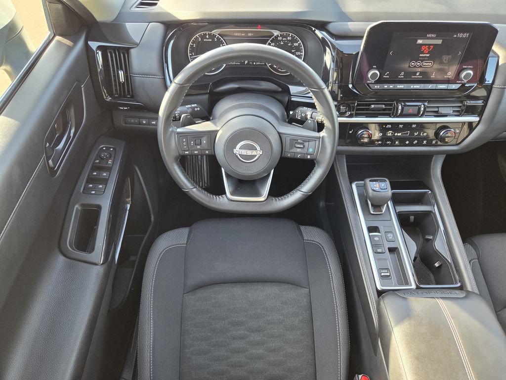 Used 2025 Nissan Pathfinder SV FWD image 13