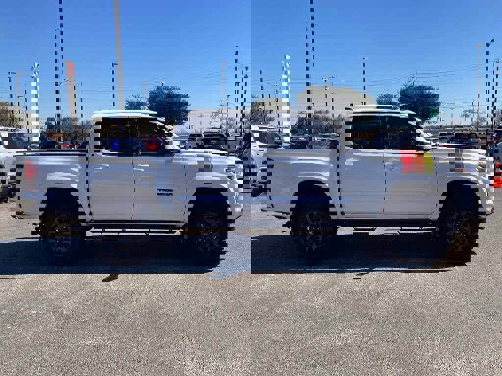 Certified 2023 Toyota Tacoma SR5 image 4