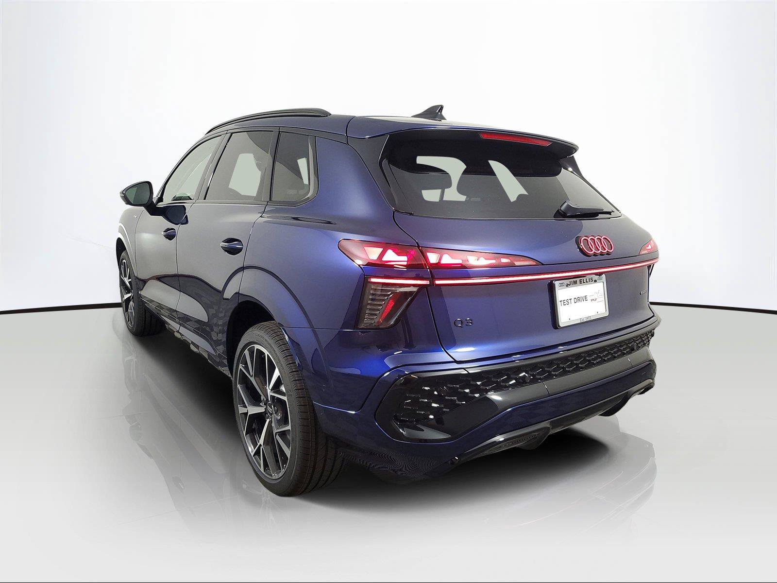 New 2026 Audi Q3 quattro 2.0T AWD/4WD image 4
