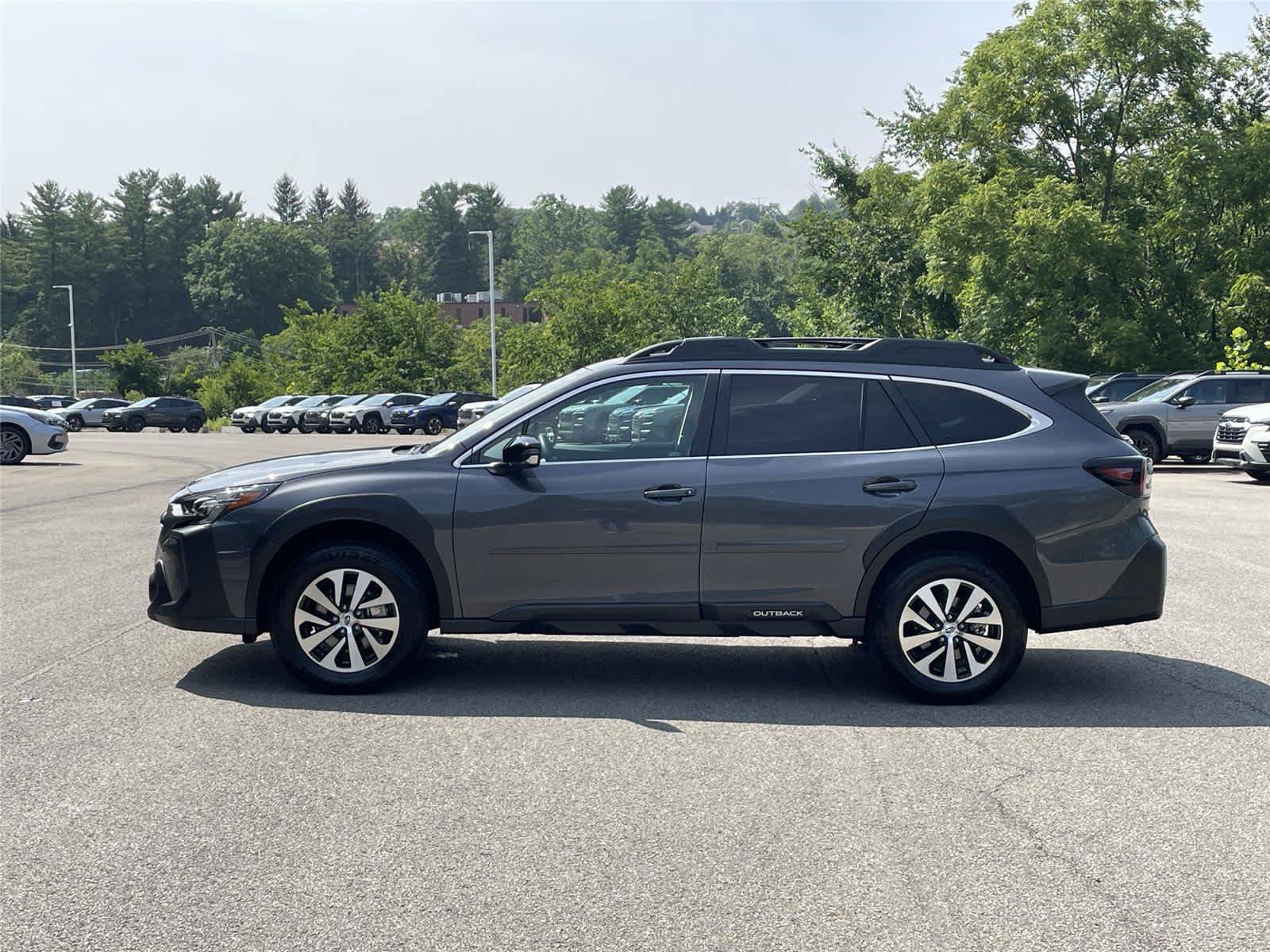 Used 2024 Subaru Outback Premium AWD/4WD image 2