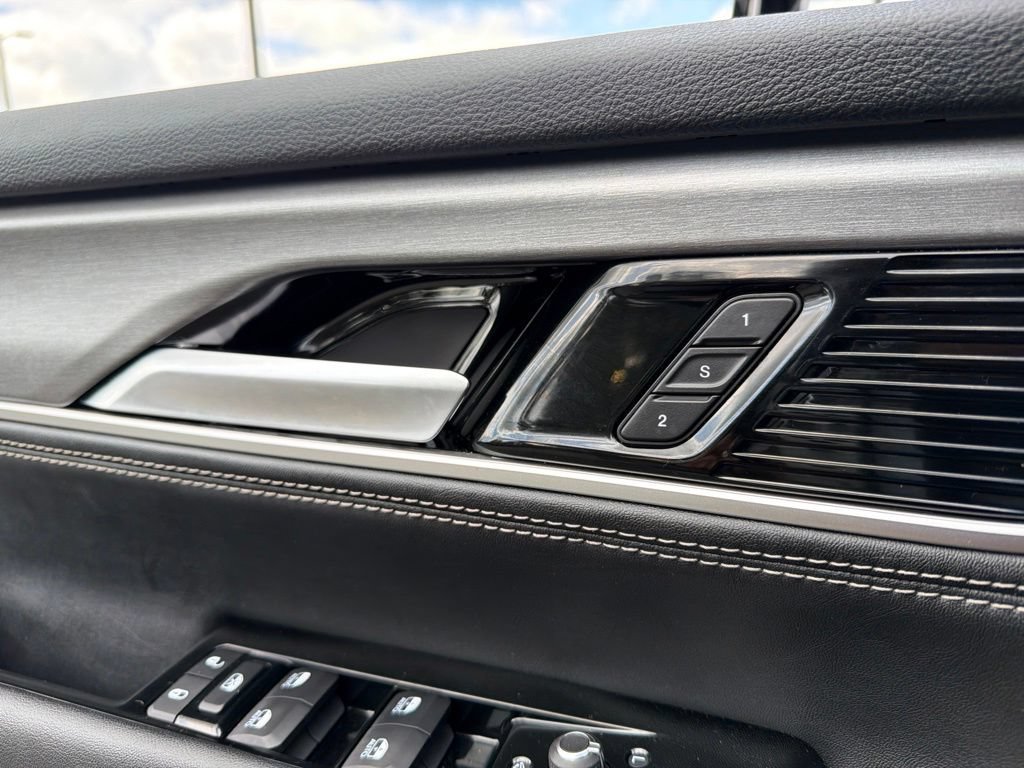 Certified 2025 Jeep Wagoneer Series III w/ Premium Group I AWD/4WD image 17