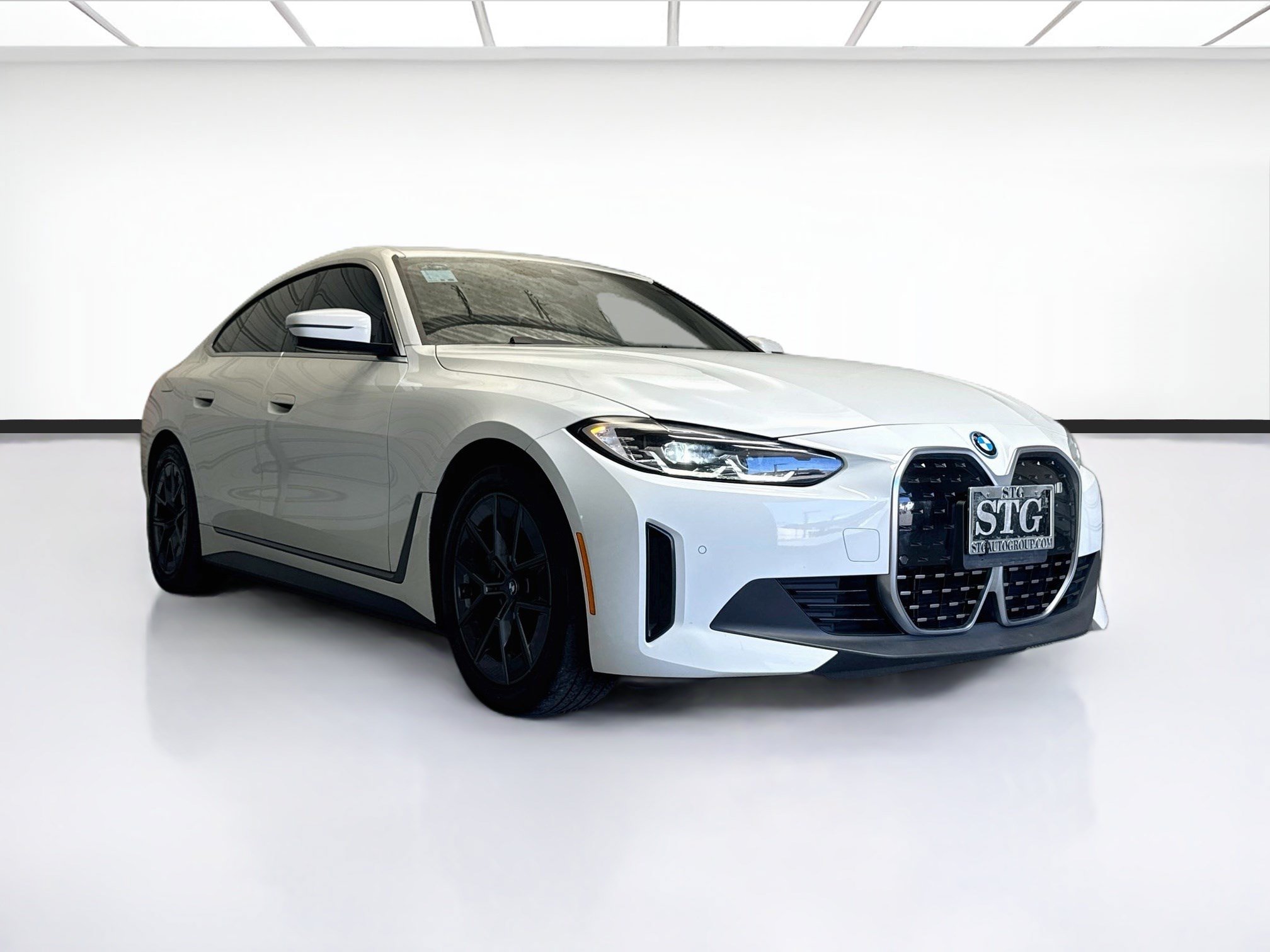 Used 2023 BMW i4 eDrive40 w/ Premium Package RWD image 3