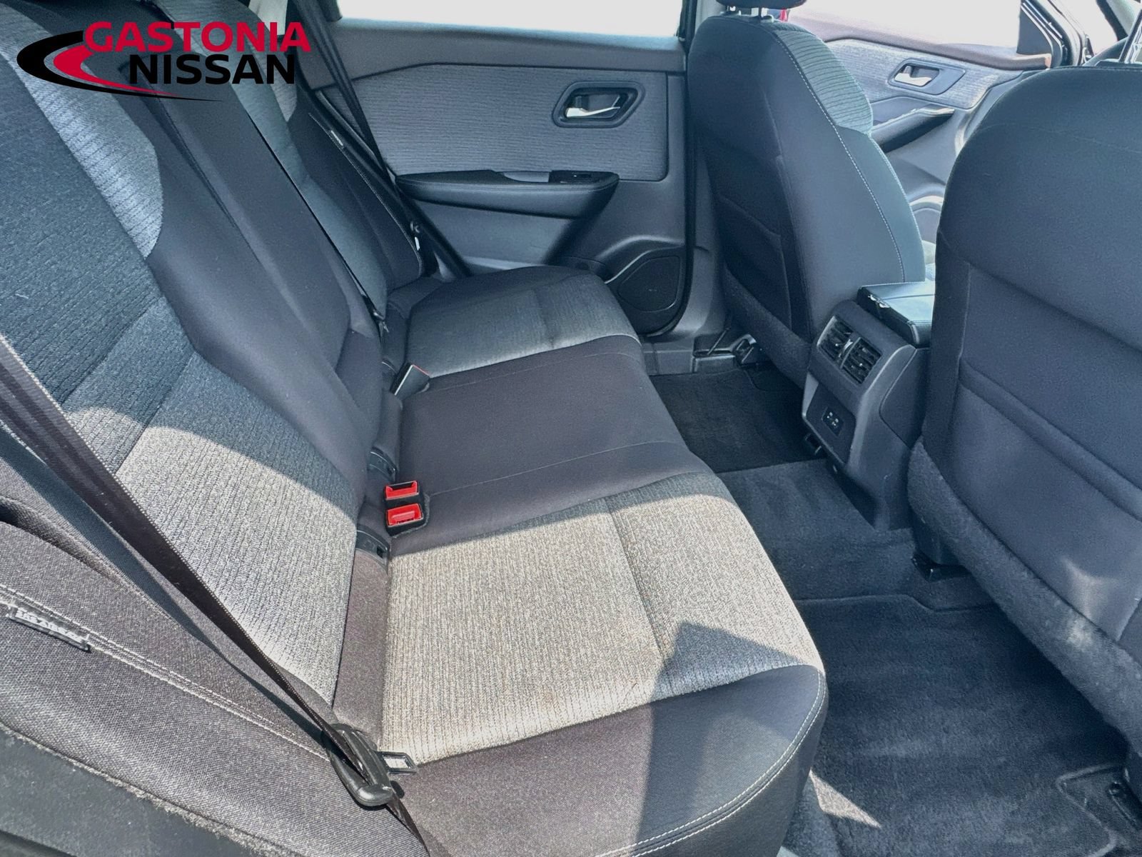 Used 2022 Nissan Rogue SV FWD image 34