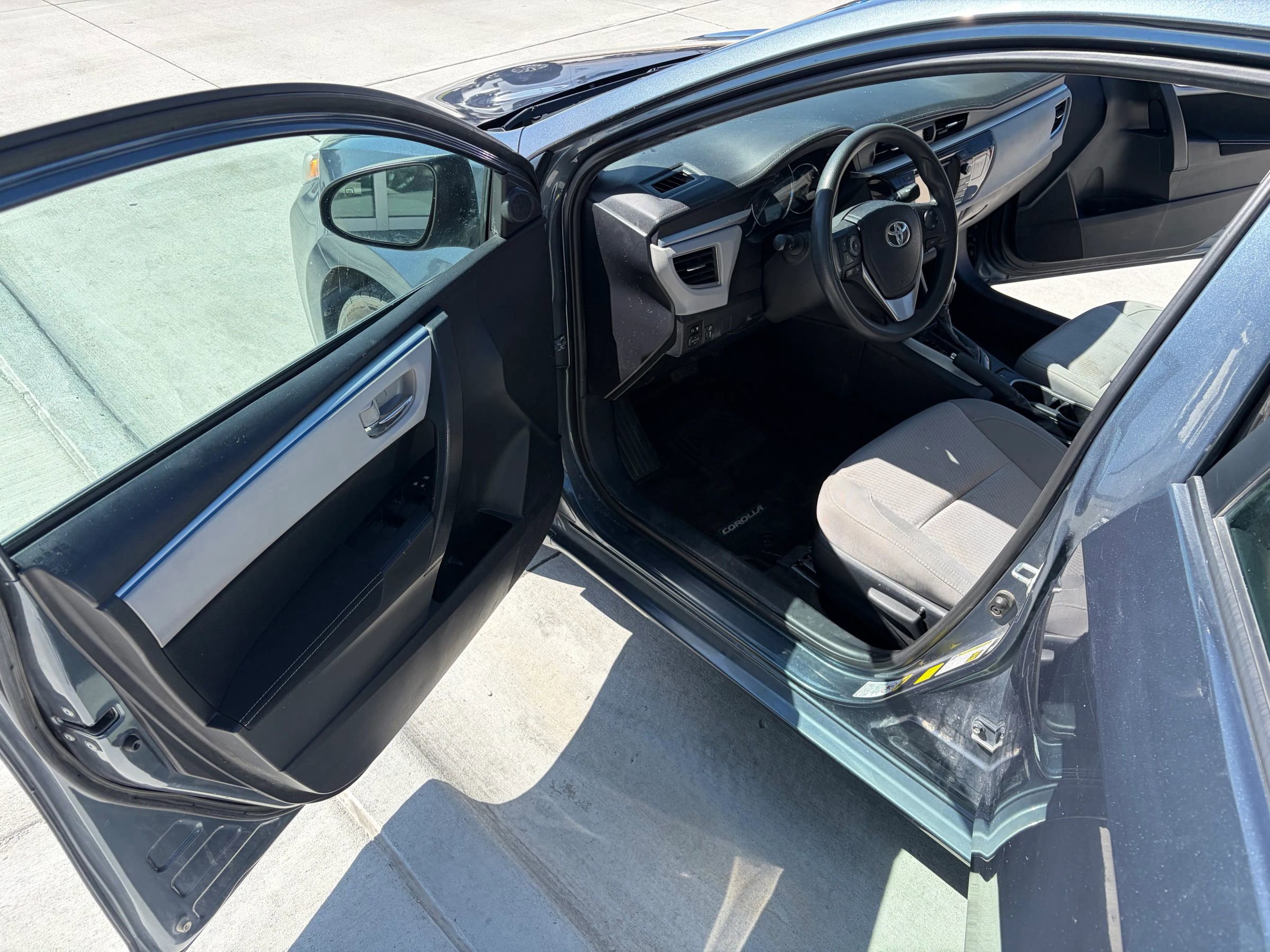 Used 2015 Toyota Corolla LE FWD image 8
