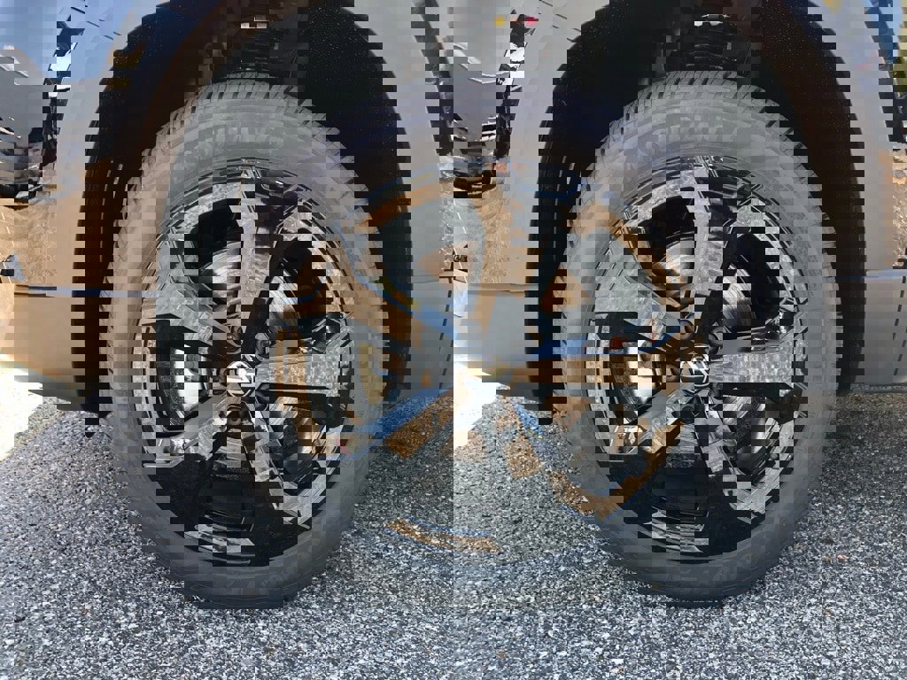 New 2025 Volkswagen Taos SEL image 9