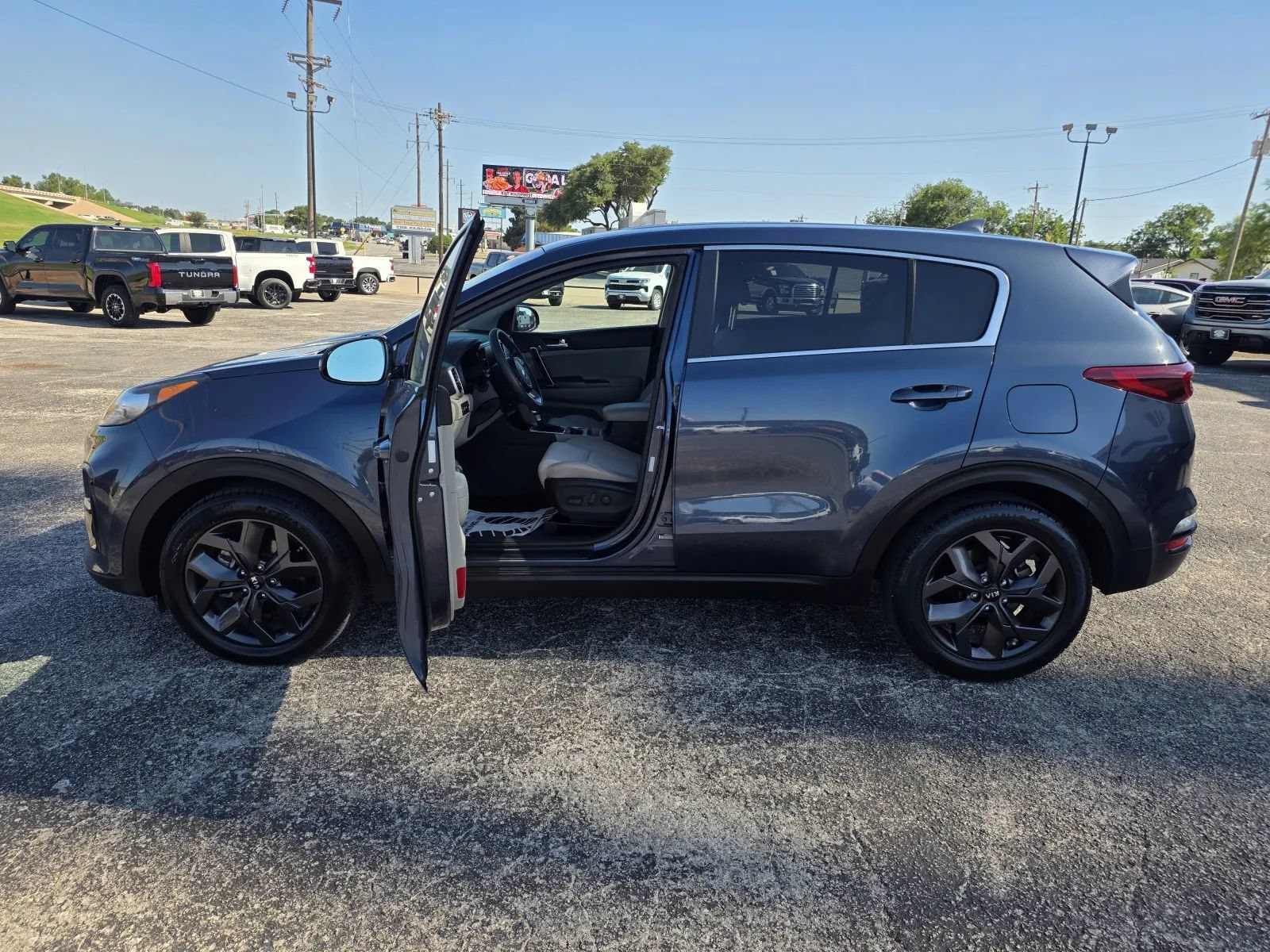 Used 2022 Kia Sportage LX w/ LX FWD Value Edition Package image 9
