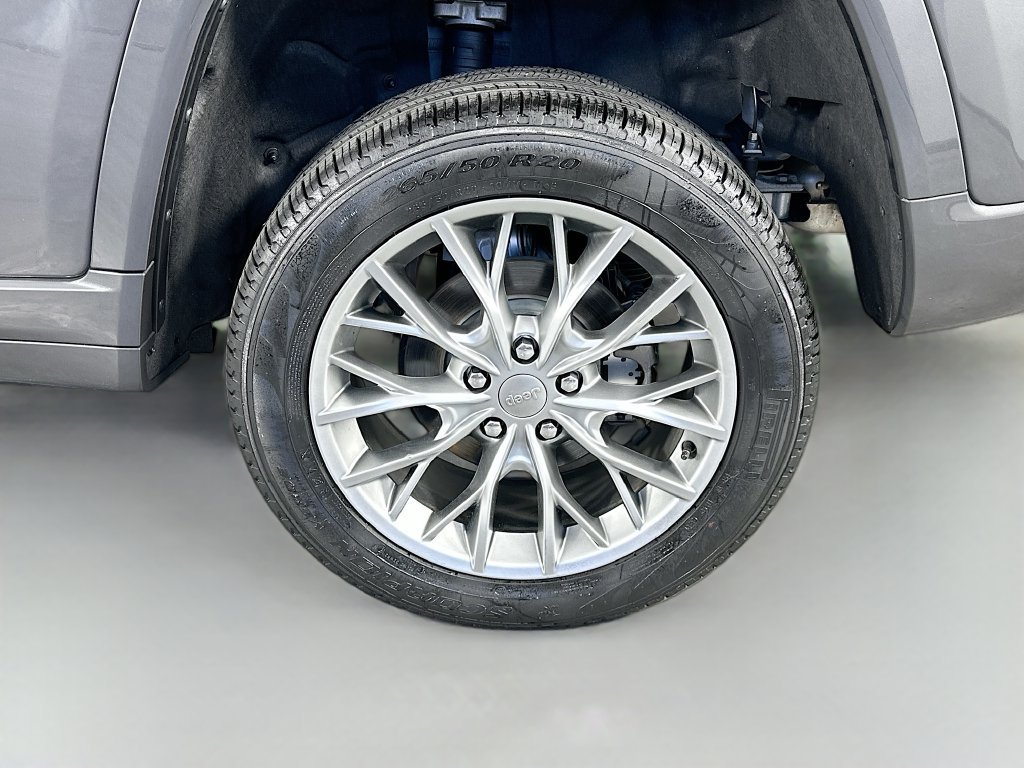 Used 2025 Jeep Grand Cherokee Summit AWD/4WD image 35