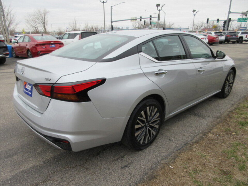 Used 2024 Nissan Altima 2.5 SV image 5