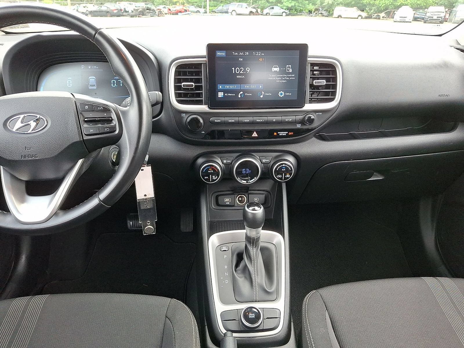 Used 2023 Hyundai Venue SEL FWD image 10