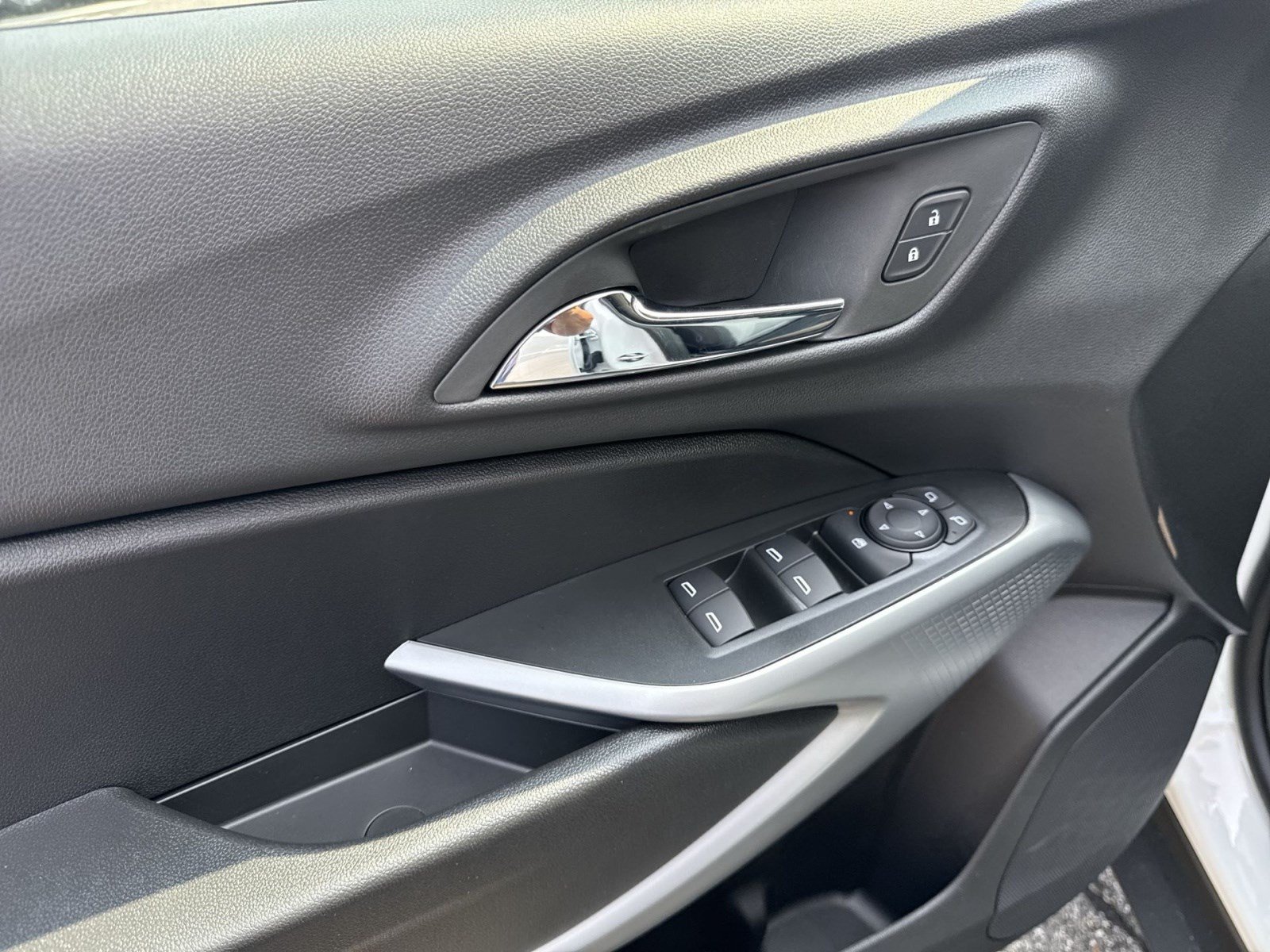 New 2026 Chevrolet Trax LS w/ LS Convenience Package FWD image 12