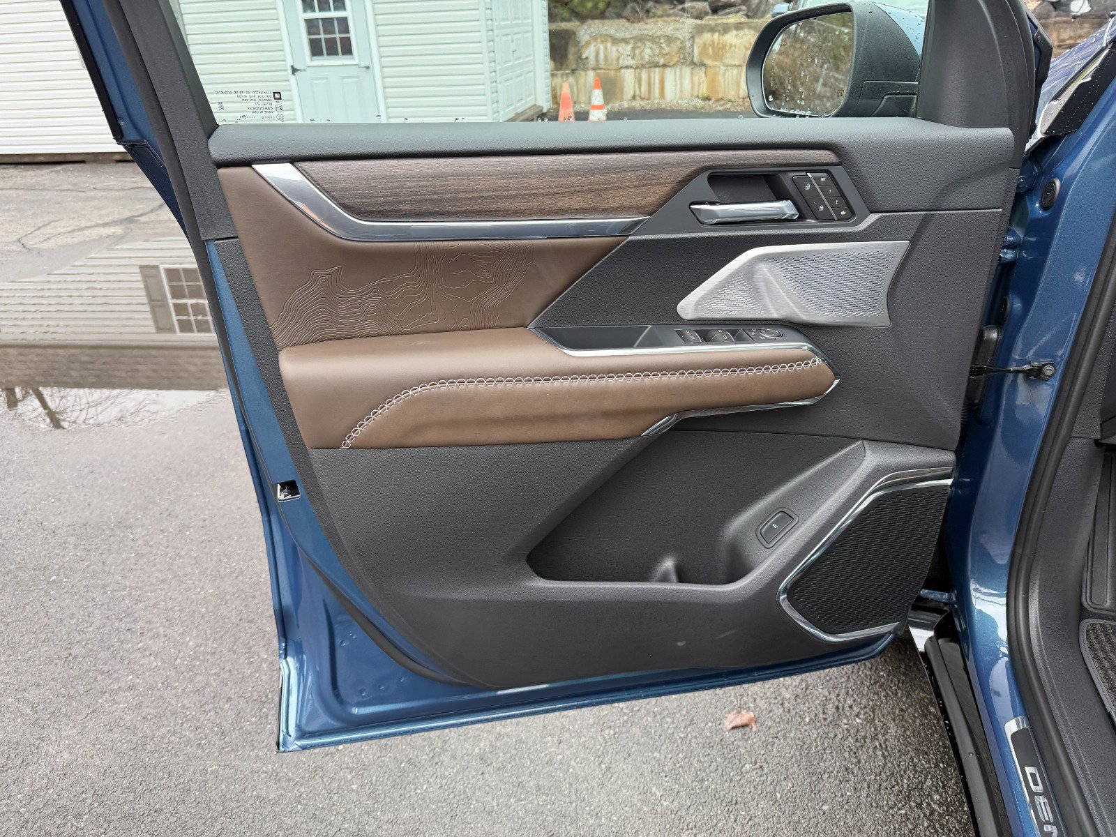 New 2026 GMC Acadia Denali Ultimate w/ LPO, Rugged Package image 16