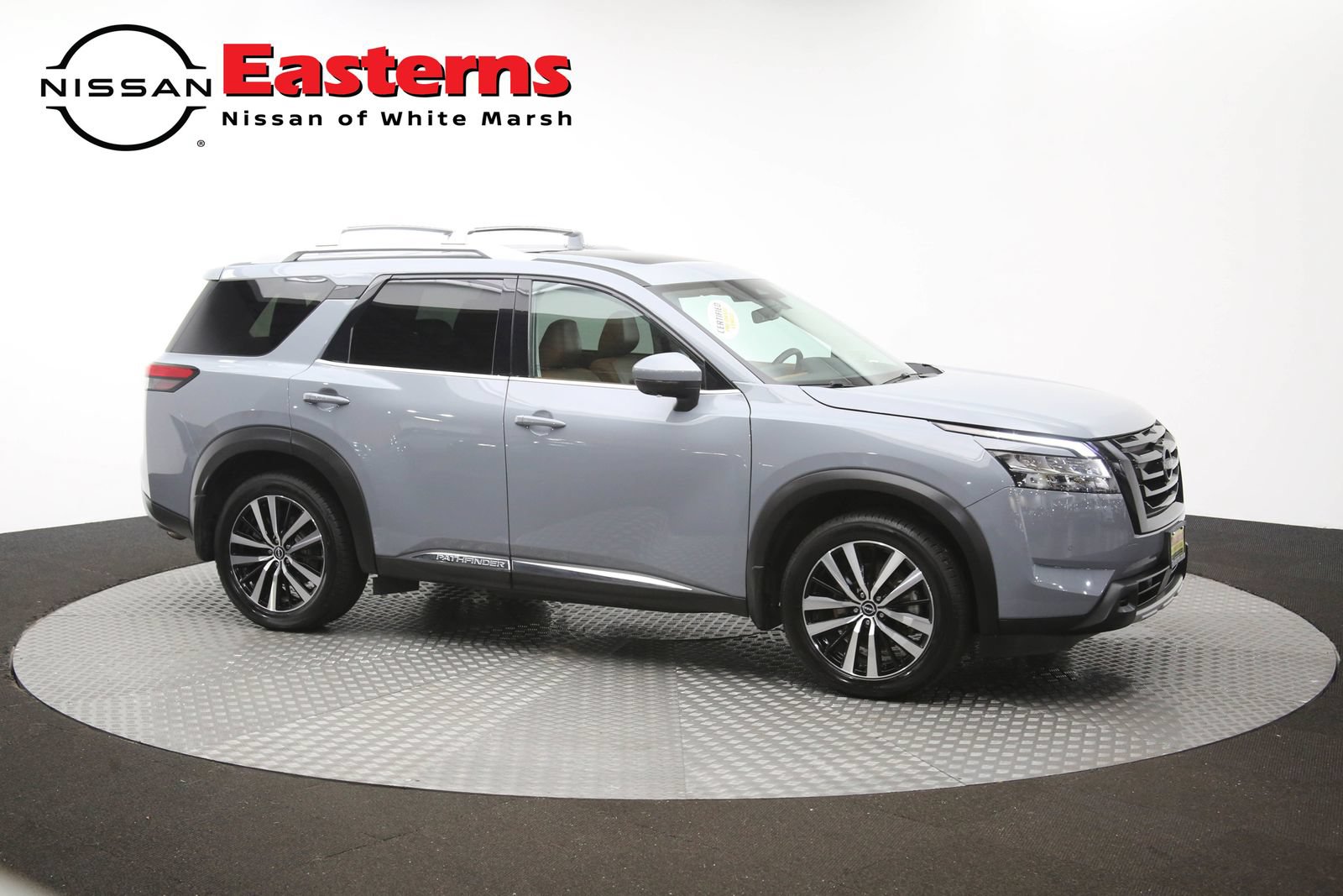Used 2024 Nissan Pathfinder Platinum w/ Black Appearance Package AWD/4WD image 51