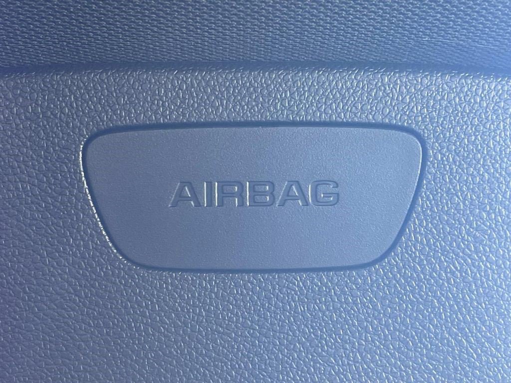 Certified 2025 Chevrolet Trax RS w/ Sunroof Package image 30