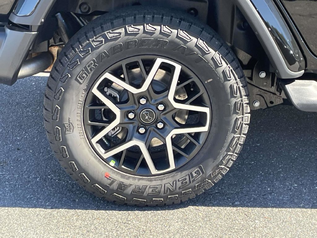 New 2027 Jeep Wrangler Unlimited Sahara AWD/4WD image 13