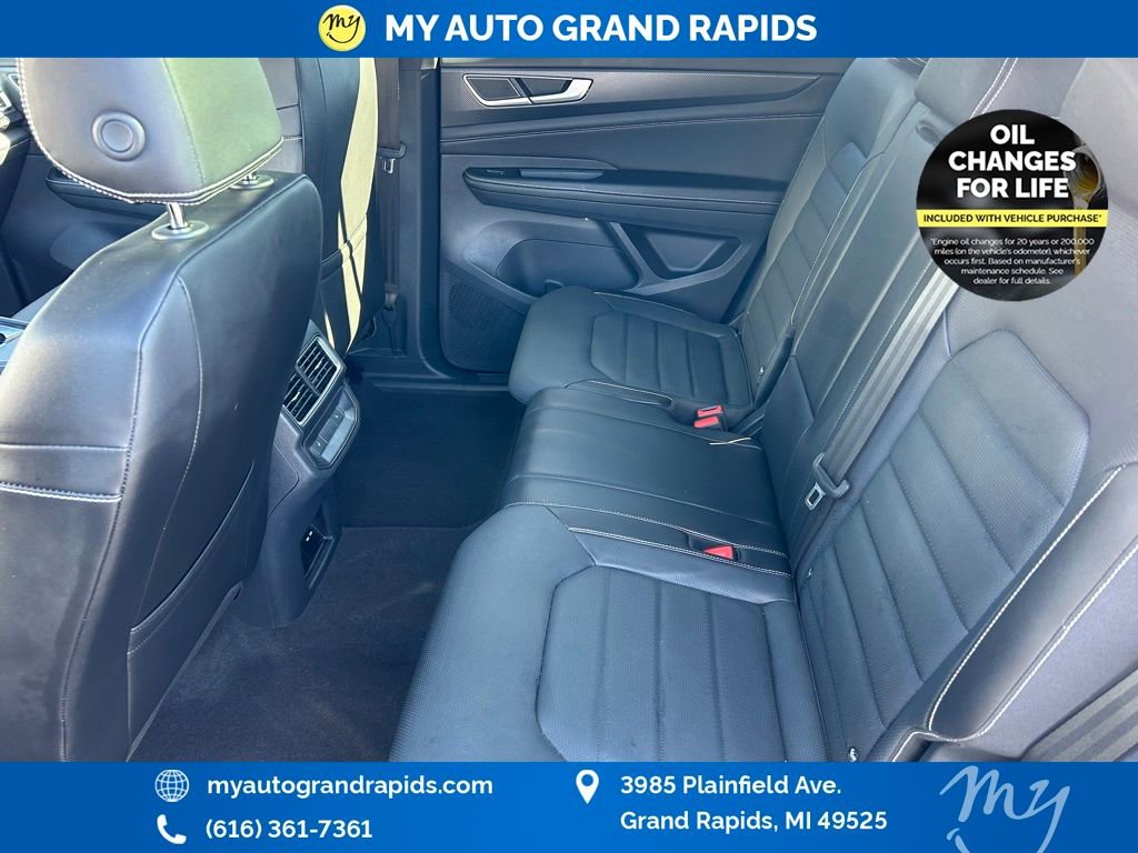 Used 2024 Volkswagen Atlas Cross Sport SEL R-Line image 17