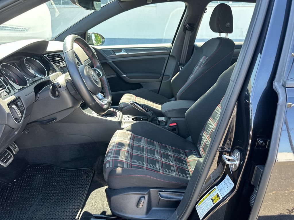 Used 2018 Volkswagen GTI SE FWD image 12