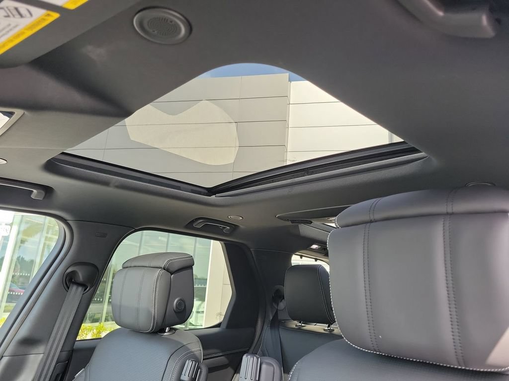 New 2025 Land Rover Discovery Metropolitan Edition AWD/4WD image 28