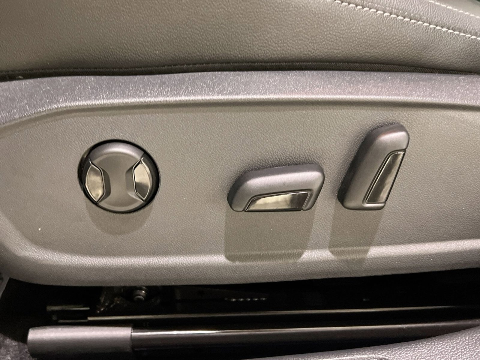 Used 2021 Volkswagen Jetta SE w/ SE Cold Weather Package image 23