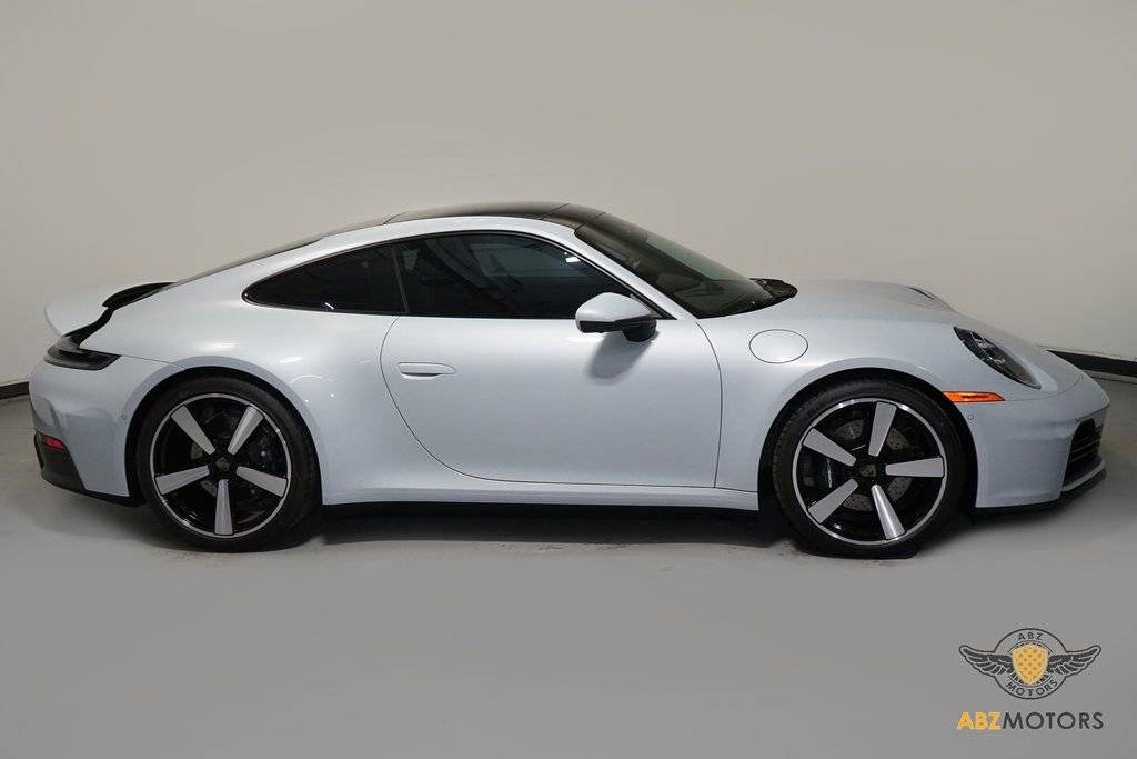Used 2025 Porsche 911 Carrera image 4