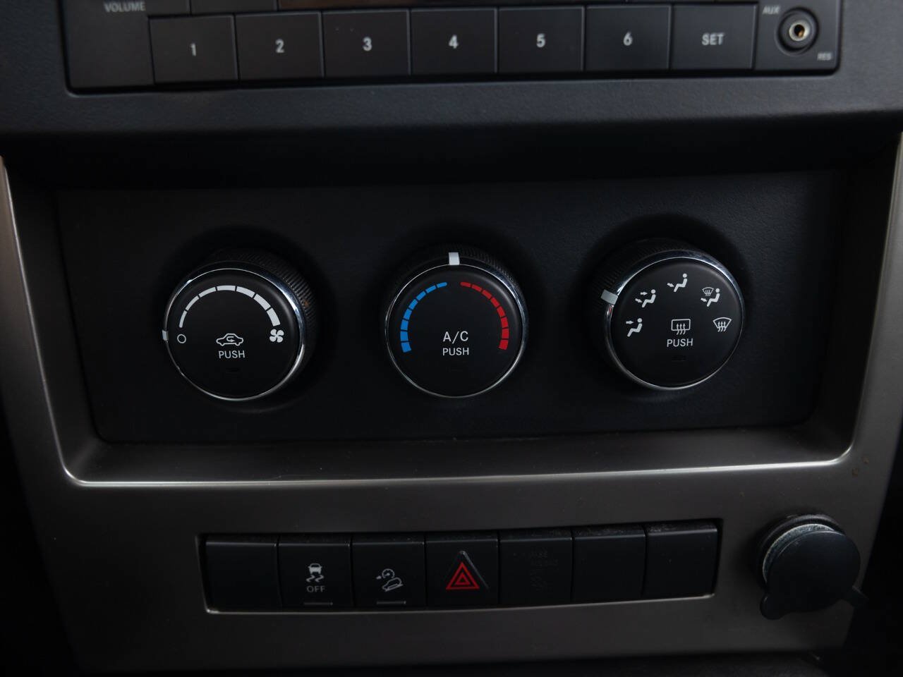 Used 2012 Jeep Liberty Sport AWD/4WD image 34