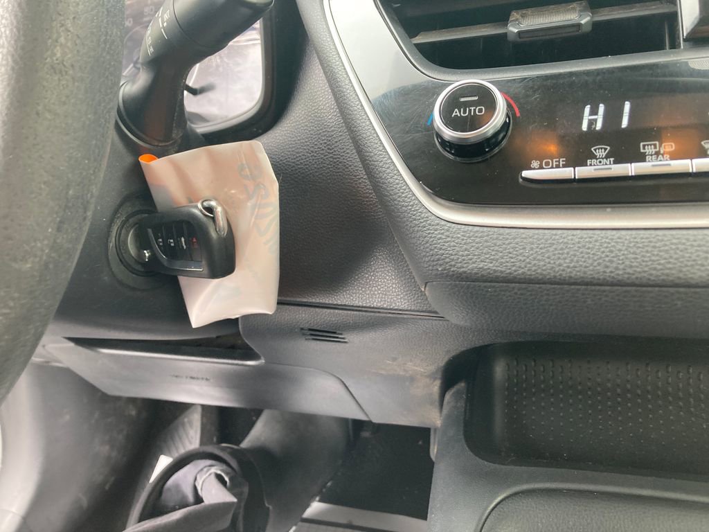 Used 2020 Toyota Corolla LE image 24