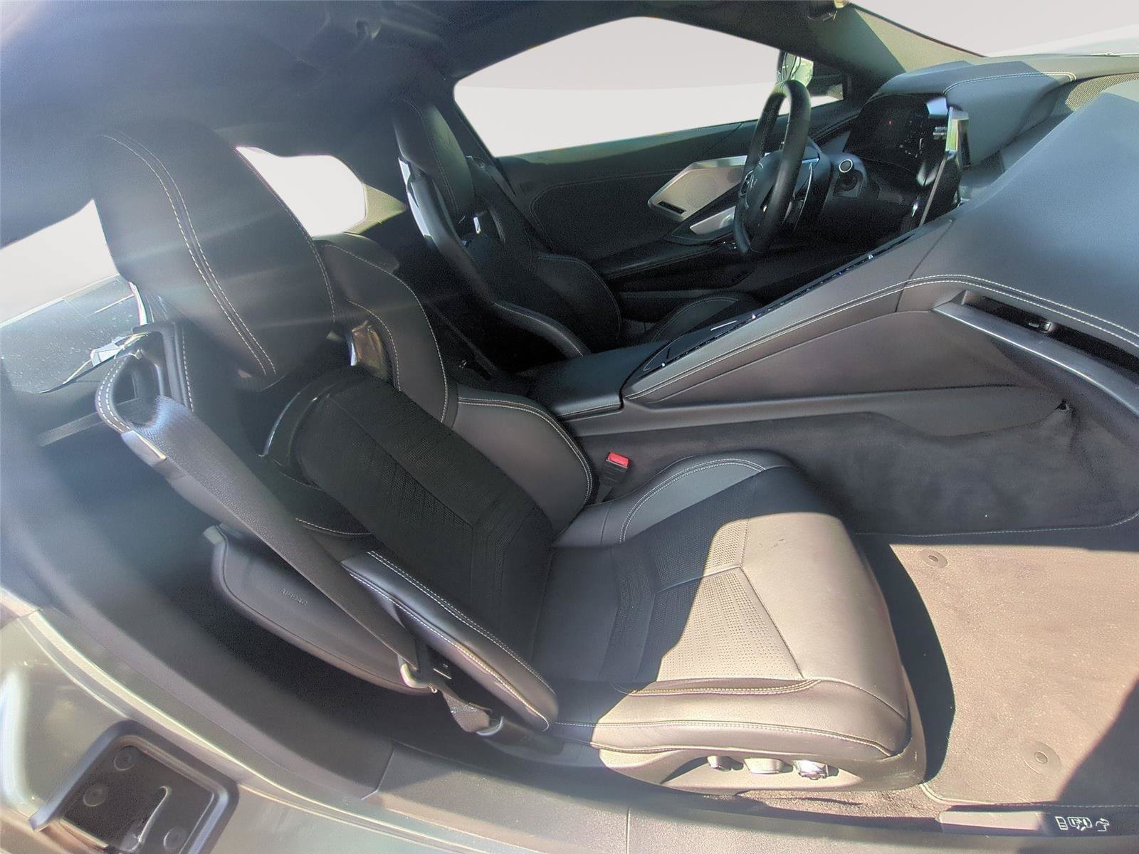 Used 2024 Chevrolet Corvette Stingray Preferred Cpe w/ Z51 Performance Package RWD image 31
