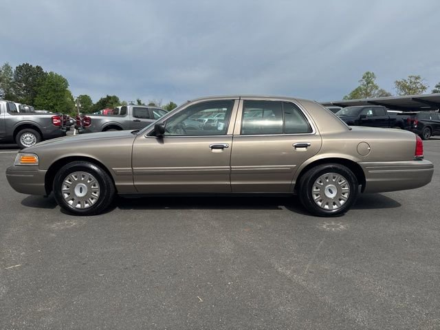 Used 2003 Ford Crown Victoria RWD image 2
