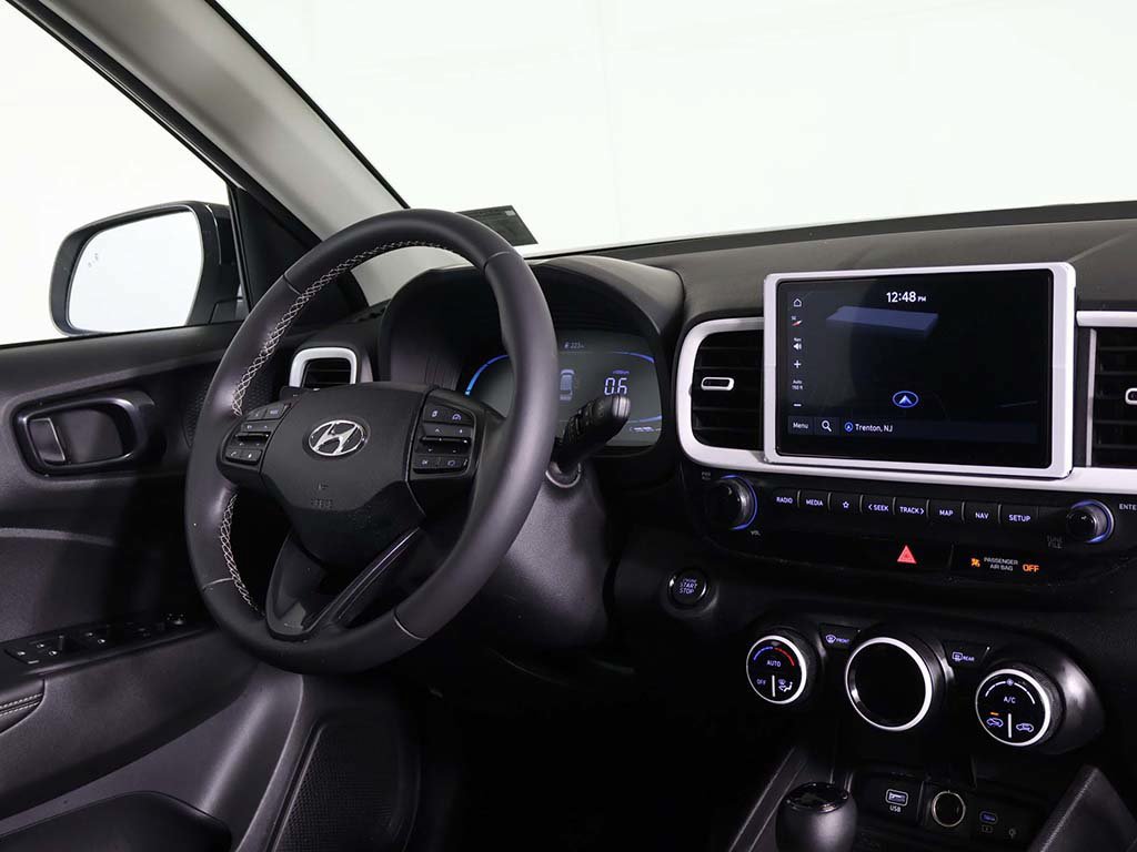 Certified 2024 Hyundai Venue Limited FWD image 24