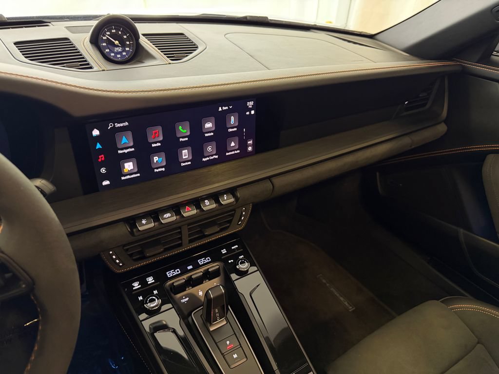 Certified 2025 Porsche 911 Targa 4 GTS w/ Premium Package AWD/4WD image 18