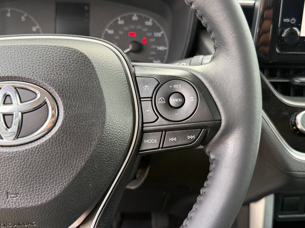 Used 2023 Toyota Corolla Cross LE AWD/4WD image 19