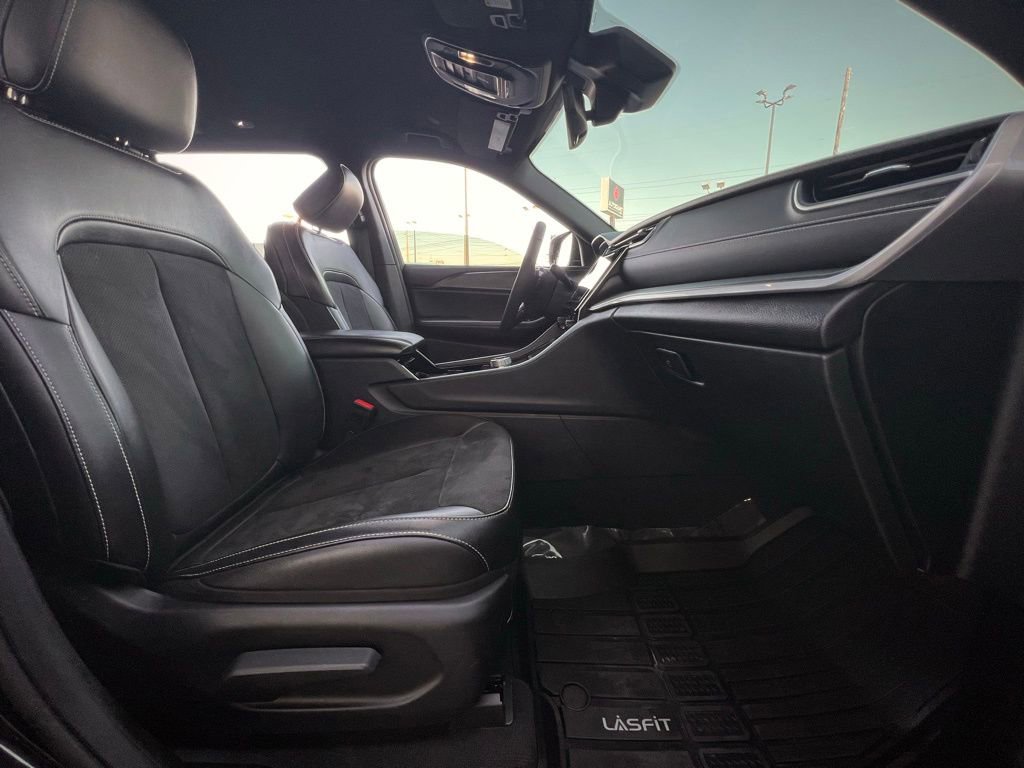 Used 2023 Jeep Grand Cherokee L Laredo image 32