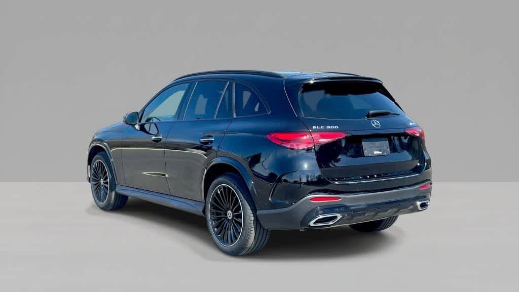 Used 2025 Mercedes-Benz GLC 300 4MATIC image 3