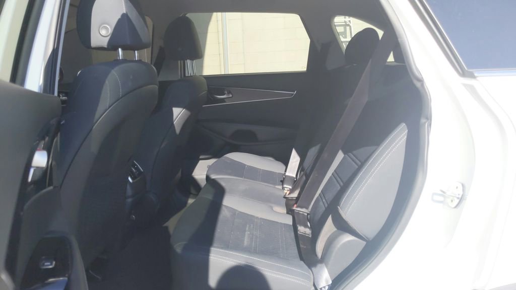 Used 2020 Kia Sorento LX FWD image 30