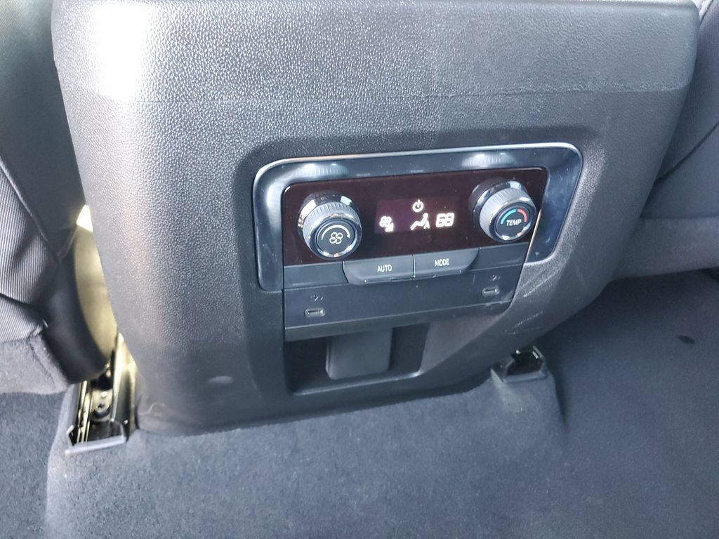 Used 2026 Chevrolet Suburban LS RWD image 20