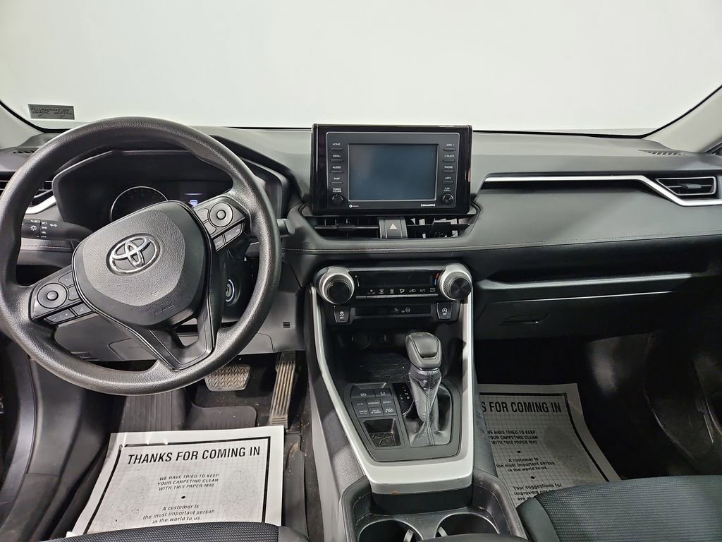 Used 2020 Toyota RAV4 LE image 12