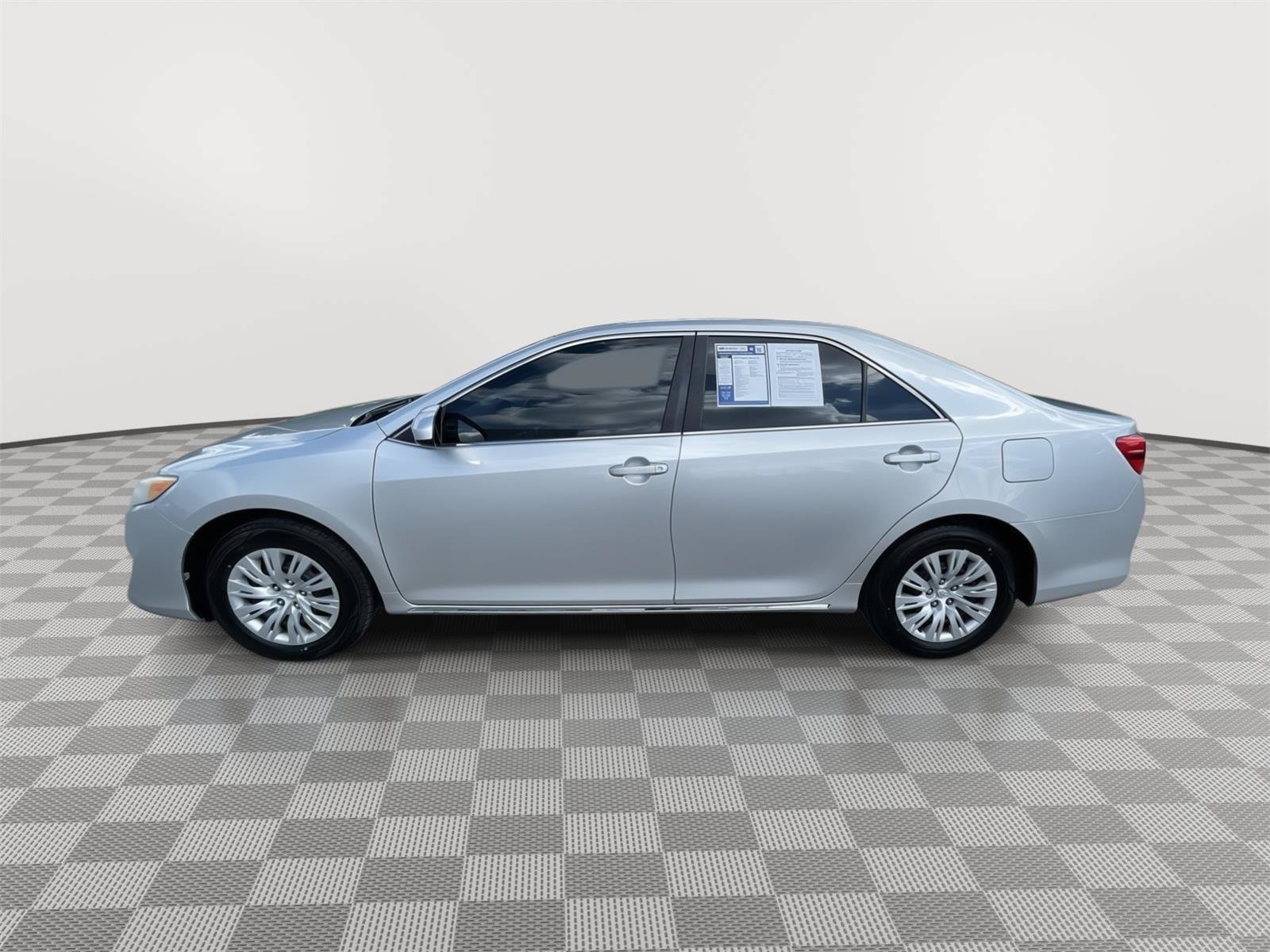 Used 2014 Toyota Camry LE FWD image 11