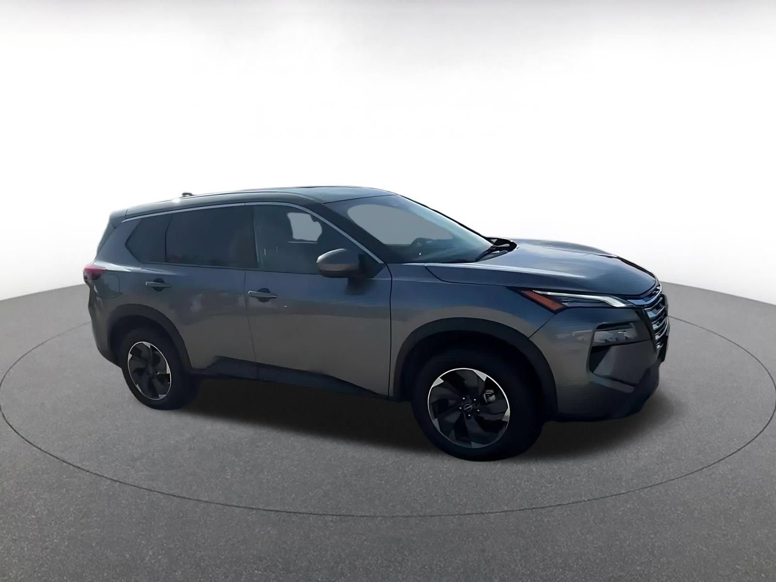Used 2025 Nissan Rogue SV FWD image 2