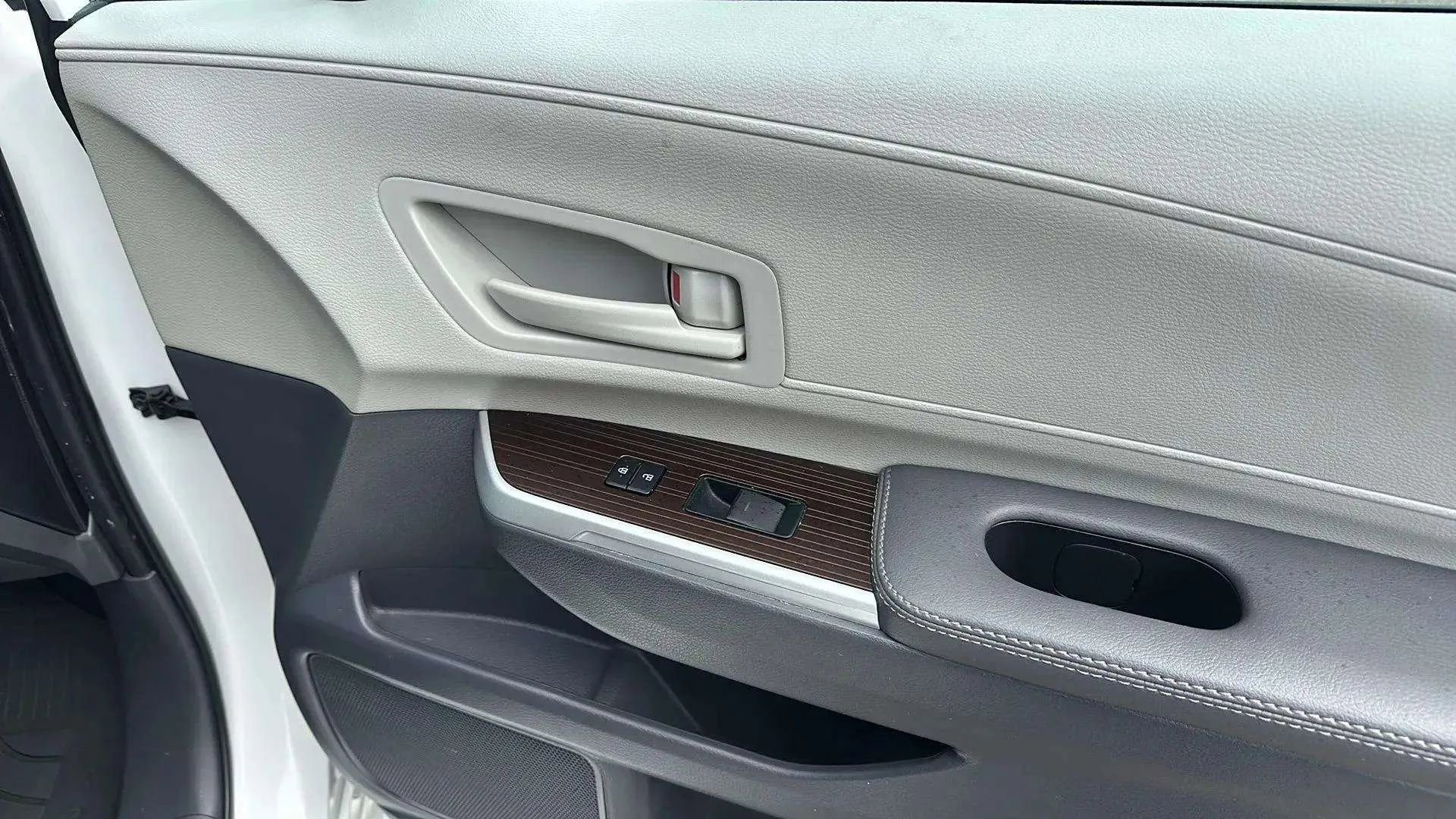 Used 2022 Toyota Sienna LE image 18